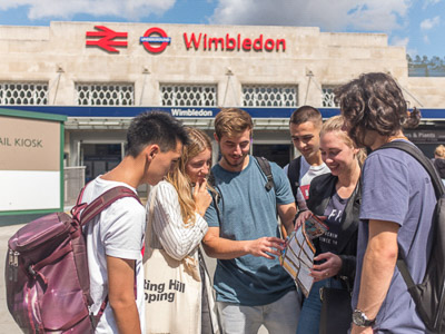 Diákok Wimbledonban