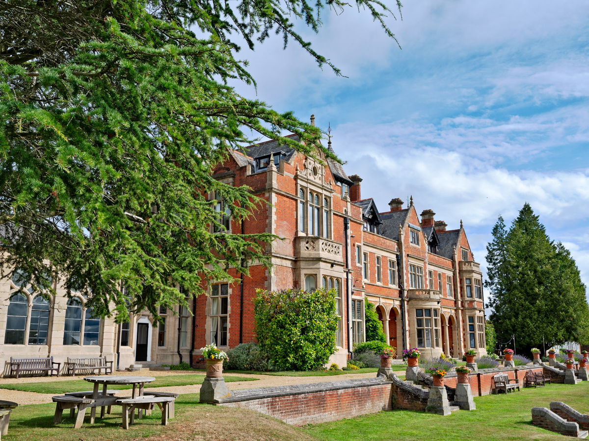 IH London, Frensham